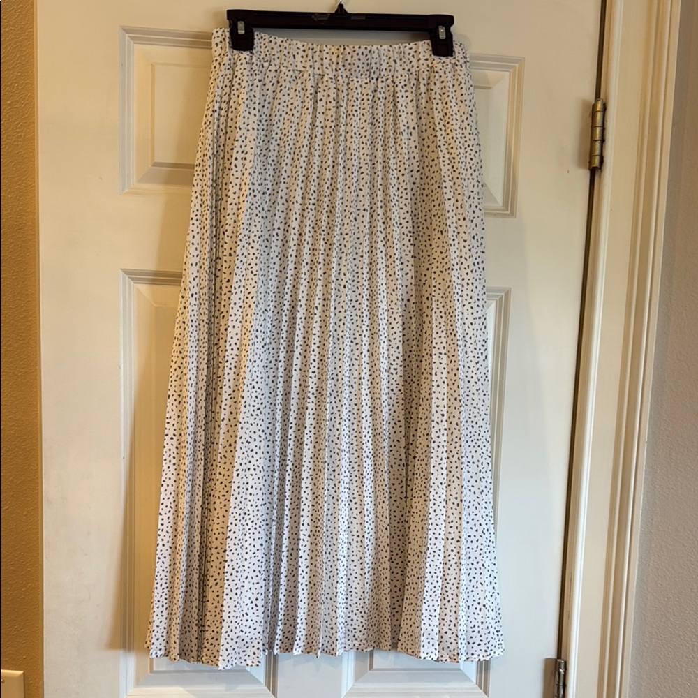 Elegant White Polka Dot Skirt